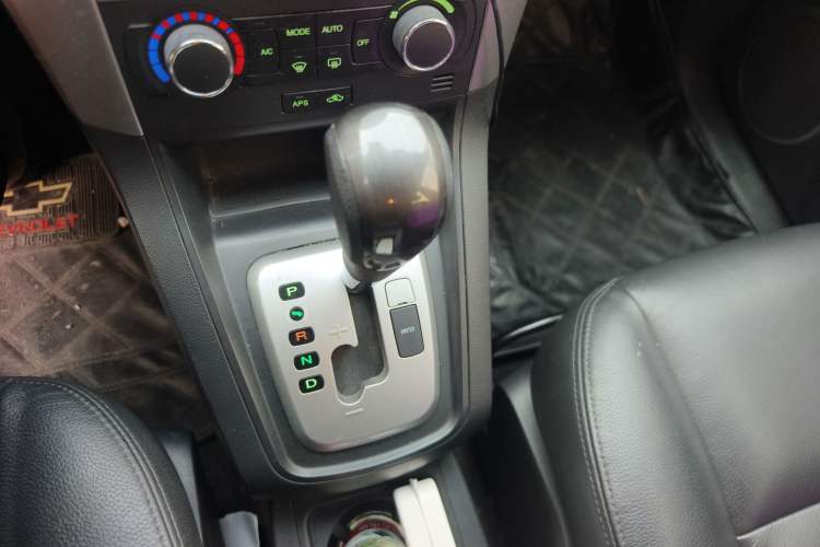 Used Chevrolet Captiva 2010 3.2 AT 7-Seater Flagship Edition Gear Lever