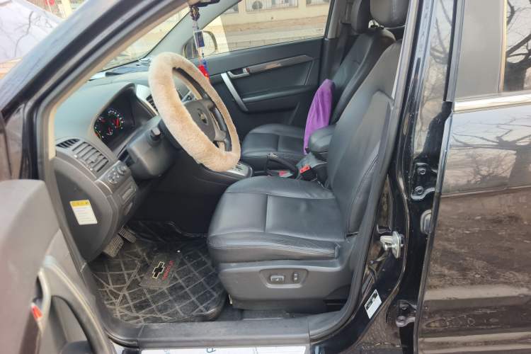 Used Chevrolet Captiva 2010 3.2 AT 7-Seater Flagship Edition Left Front Seat