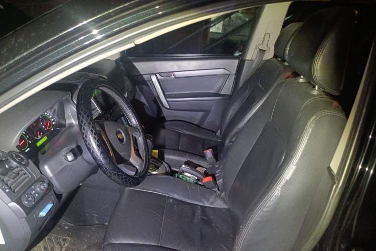 Used Chevrolet Captiva 2010 3.2 AT 7-Seater Flagship Edition Left Front Seat