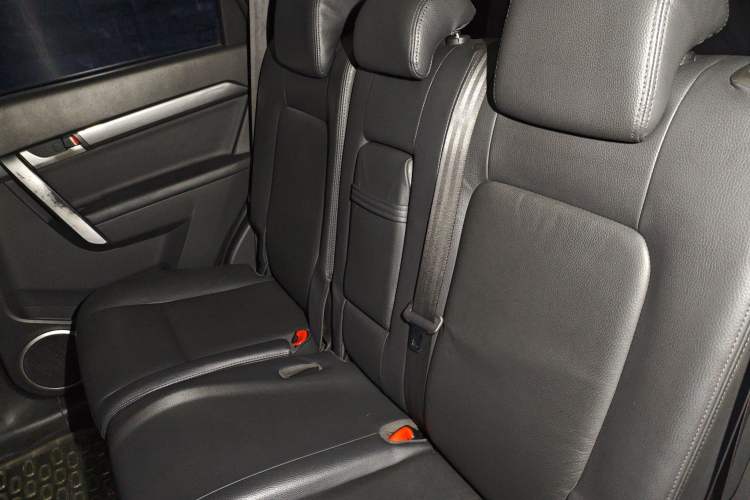 Used Chevrolet Captiva 2010 3.2 AT 7-Seater Flagship Edition Left Rear Seat