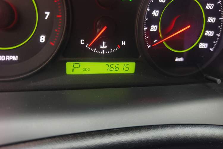 Used Chevrolet Captiva 2010 3.2 AT 7-Seater Flagship Edition Odometer Close Up