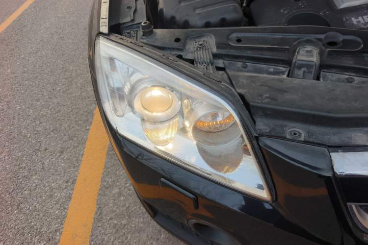Used Chevrolet Captiva 2010 3.2 AT 7-Seater Flagship Edition Right Front Headlight