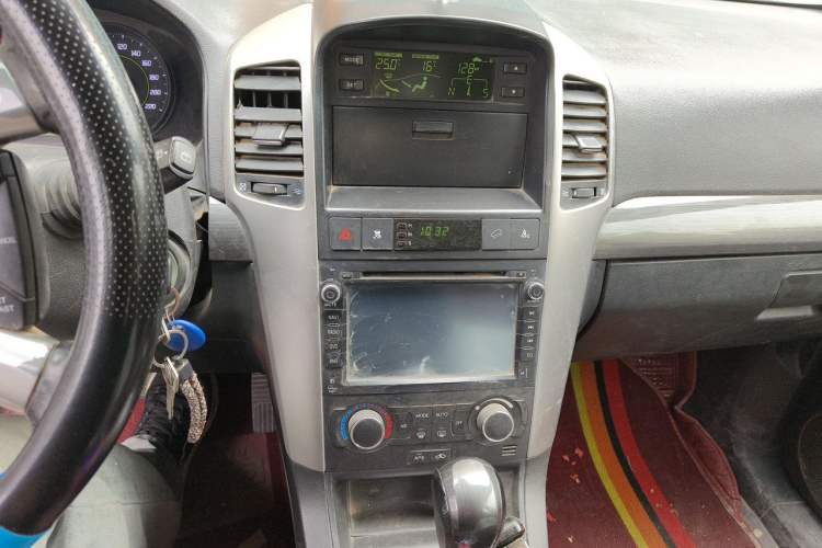 Used Chevrolet Captiva 2010 3.2 AT 7-Seater Flagship Edition Audio And AC Panel