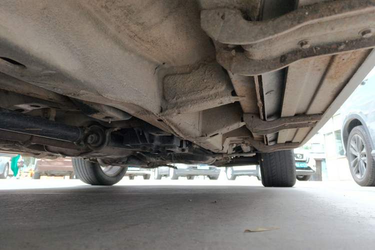 Used Chevrolet Captiva 2010 3.2 AT 7-Seater Flagship Edition Chassis Front Left