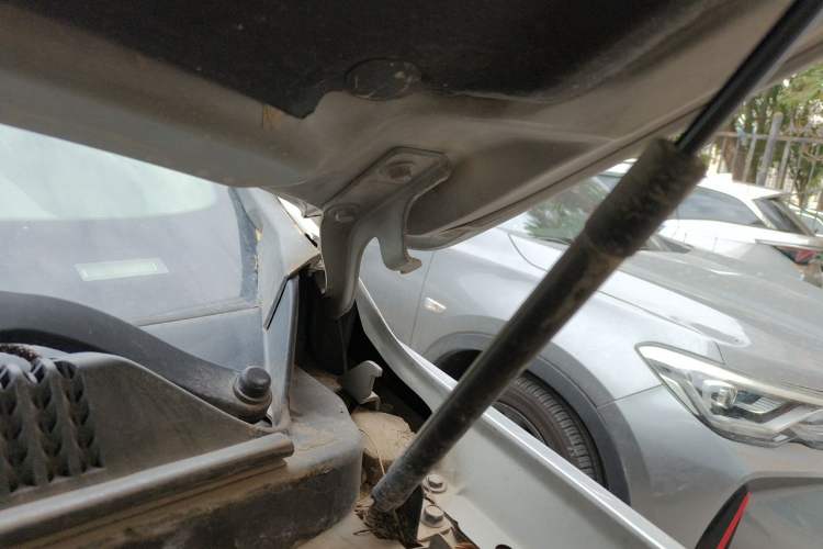 Used Chevrolet Captiva 2010 3.2 AT 7-Seater Flagship Edition Engine Bay Left