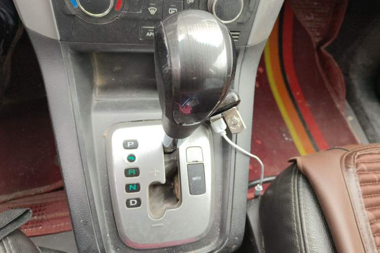 Used Chevrolet Captiva 2010 3.2 AT 7-Seater Flagship Edition Gear Lever