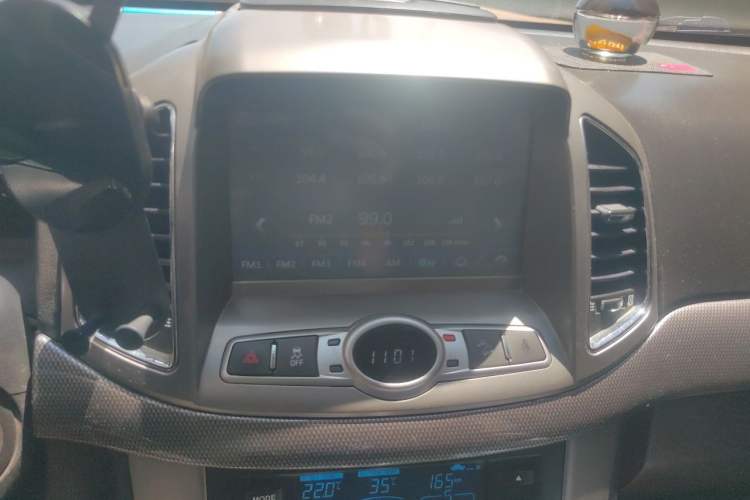 Used Chevrolet Captiva 2011 2.4 AT 7-Seater Luxury Edition Audio And AC Panel
