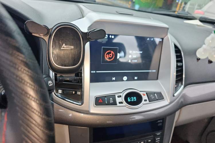 Used Chevrolet Captiva 2011 2.4 AT 5-Seater Comfort Edition Audio And AC Panel