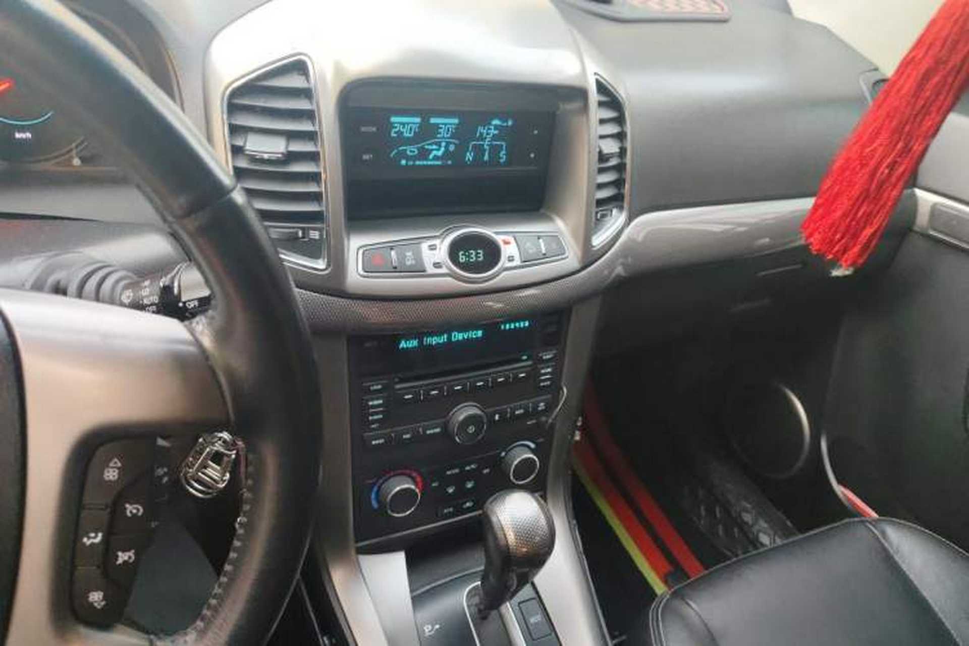 Used Chevrolet Captiva 2011 2.4 AT 7-Seater Luxury Edition Audio And AC Panel