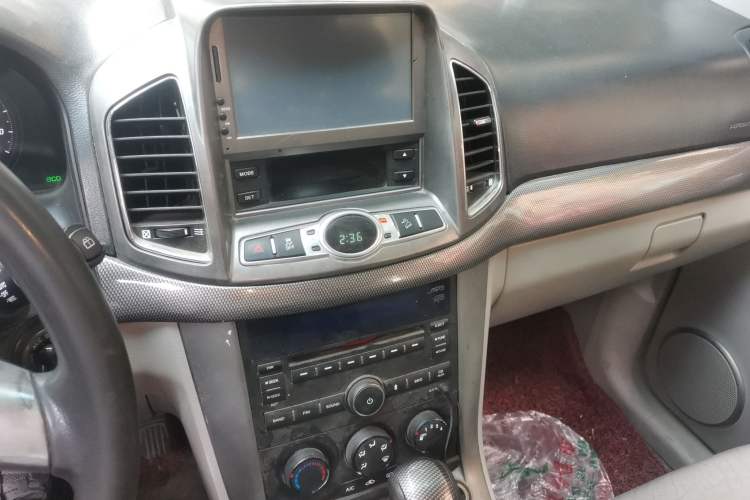 Used Chevrolet Captiva 2011 2.4 AT 5-Seater Comfort Edition Audio And AC Panel