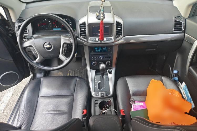 Used Chevrolet Captiva 2011 2.4 AT 7-Seater Luxury Edition Center Console