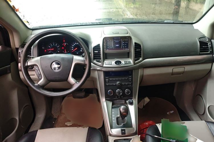 Used Chevrolet Captiva 2011 2.4 AT 5-Seater Comfort Edition Center Console