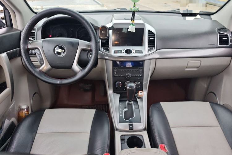 Used Chevrolet Captiva 2011 2.4 AT 5-Seater Comfort Edition Center Console