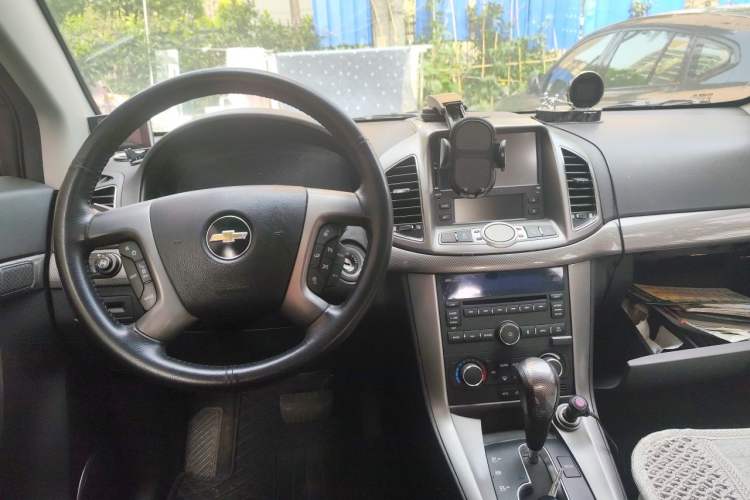 Used Chevrolet Captiva 2011 2.4 AT 7-Seater Luxury Edition Center Console