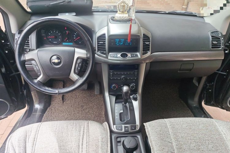 Used Chevrolet Captiva 2011 2.4 AT 7-Seater Luxury Edition Center Console