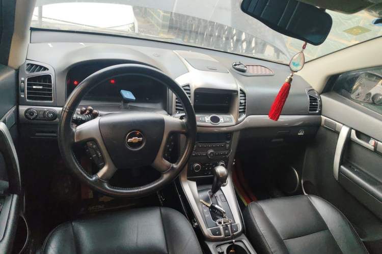 Used Chevrolet Captiva 2011 2.4 AT 7-Seater Luxury Edition Center Console