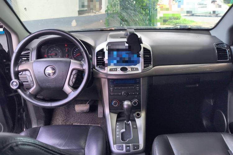 Used Chevrolet Captiva 2011 2.4 AT 7-Seater Luxury Edition Center Console