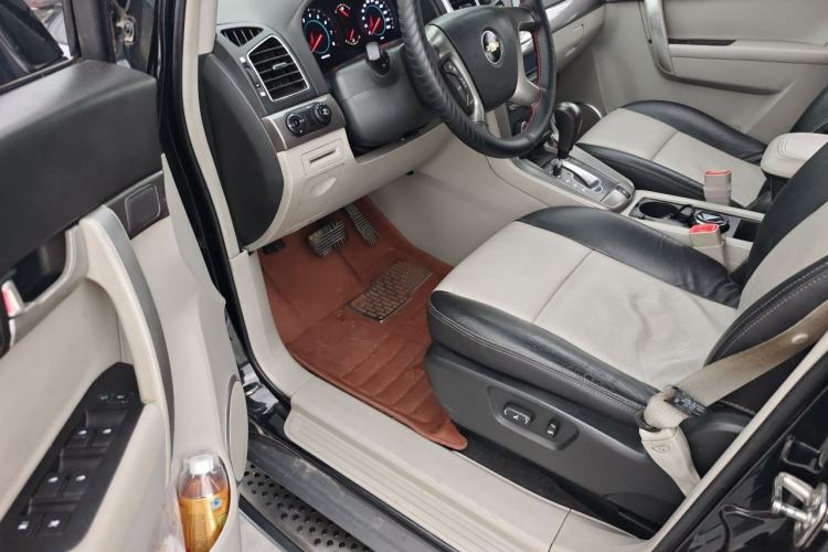 Used Chevrolet Captiva 2011 2.4 AT 5-Seater Comfort Edition Driver Seat