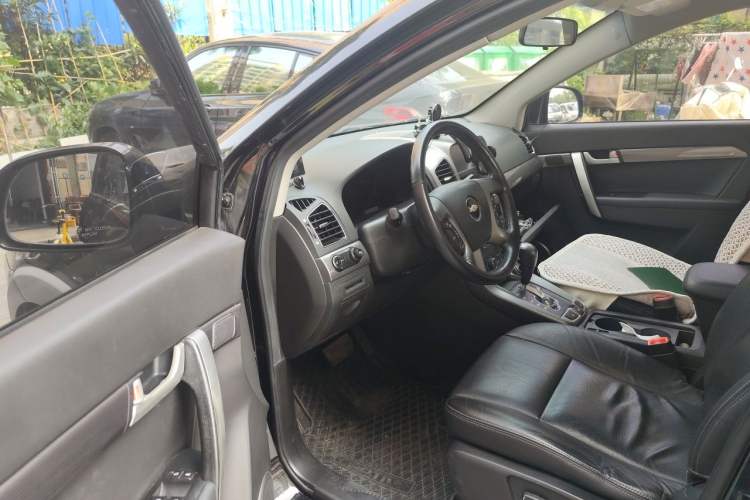 Used Chevrolet Captiva 2011 2.4 AT 7-Seater Luxury Edition Driver Seat