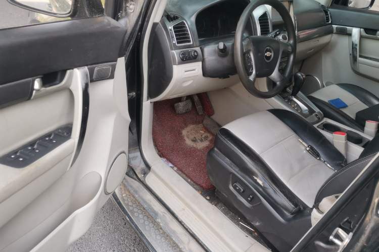 Used Chevrolet Captiva 2011 2.4 AT 5-Seater Comfort Edition Driver Seat
