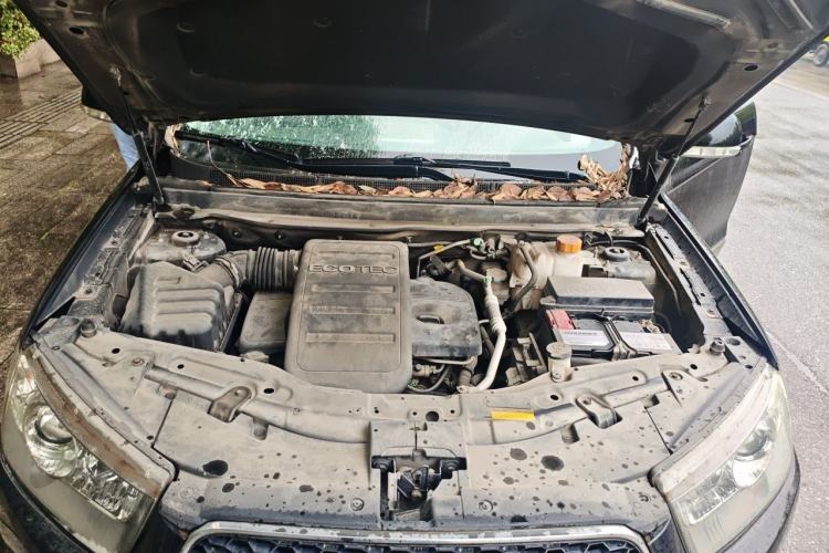 Used Chevrolet Captiva 2011 2.4 AT 5-Seater Comfort Edition Engine Bay