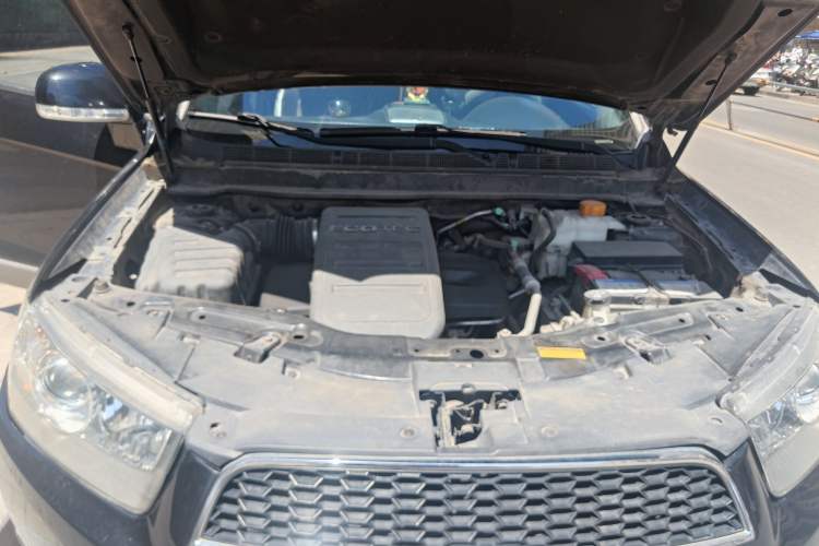 Used Chevrolet Captiva 2011 2.4 AT 7-Seater Luxury Edition Engine Bay
