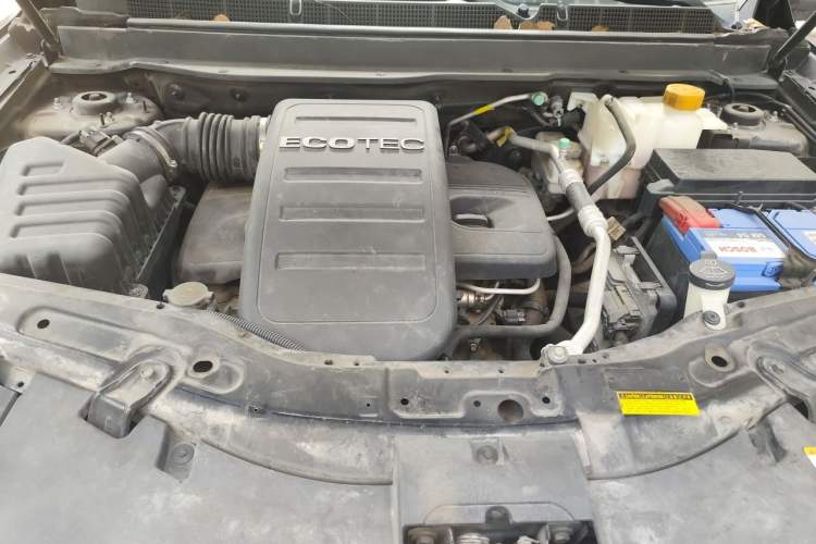 Used Chevrolet Captiva 2011 2.4 AT 7-Seater Luxury Edition Engine Bay