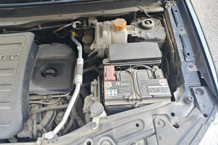 Used Chevrolet Captiva 2011 2.4 AT 7-Seater Luxury Edition Engine Bay Left