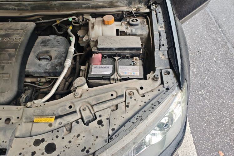 Used Chevrolet Captiva 2011 2.4 AT 5-Seater Comfort Edition Engine Bay Left