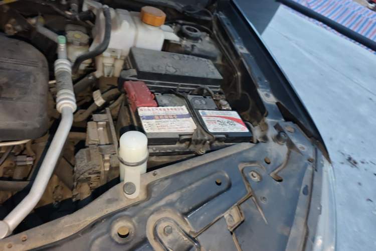 Used Chevrolet Captiva 2011 2.4 AT 5-Seater Comfort Edition Engine Bay Left