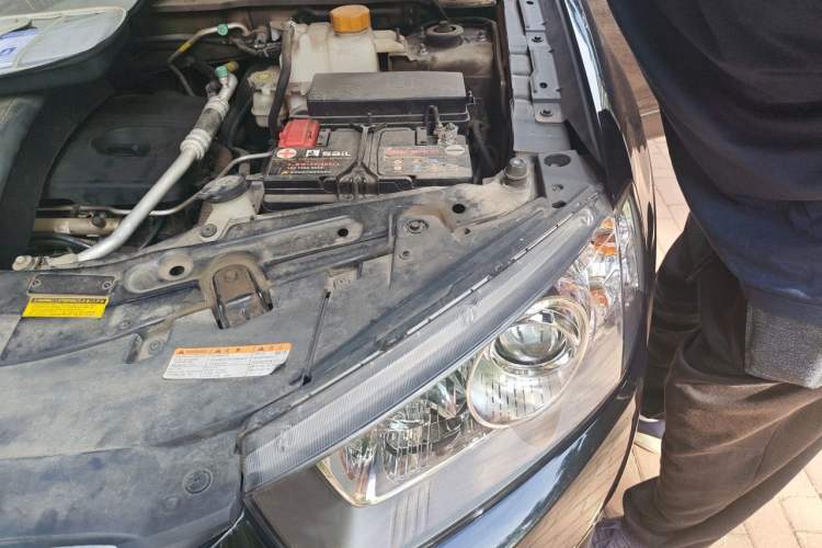 Used Chevrolet Captiva 2011 2.4 AT 7-Seater Luxury Edition Engine Bay Left