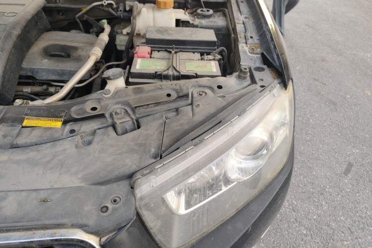 Used Chevrolet Captiva 2011 2.4 AT 7-Seater Luxury Edition Engine Bay Left