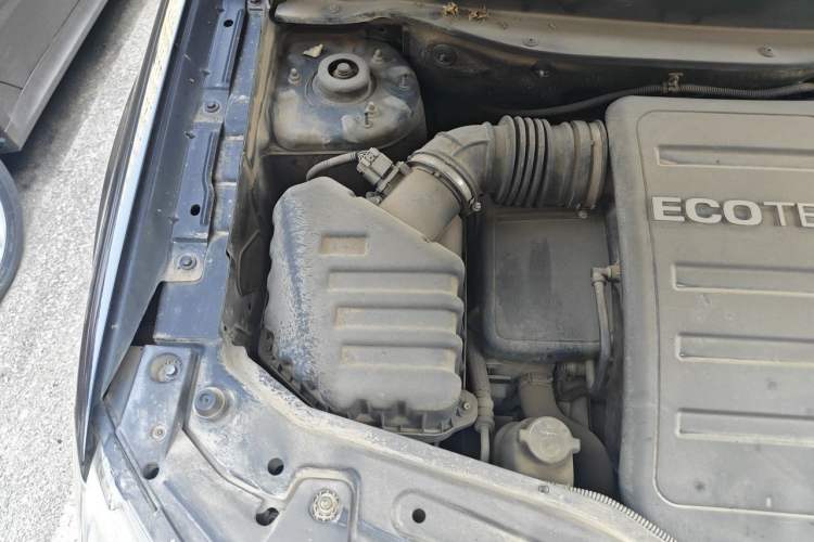 Used Chevrolet Captiva 2011 2.4 AT 7-Seater Luxury Edition Engine Bay Right