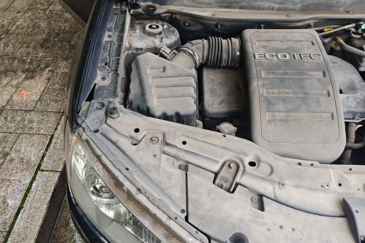 Used Chevrolet Captiva 2011 2.4 AT 5-Seater Comfort Edition Engine Bay Right