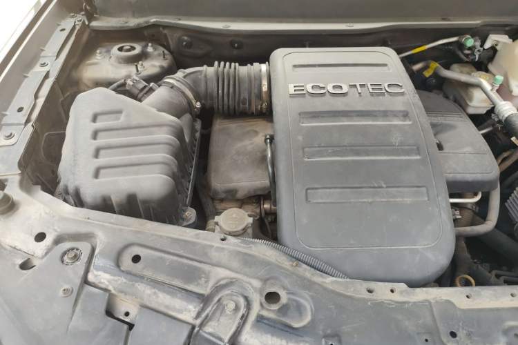 Used Chevrolet Captiva 2011 2.4 AT 7-Seater Luxury Edition Engine Bay Right