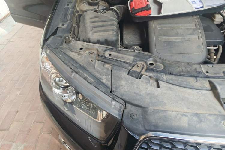 Used Chevrolet Captiva 2011 2.4 AT 7-Seater Luxury Edition Engine Bay Right