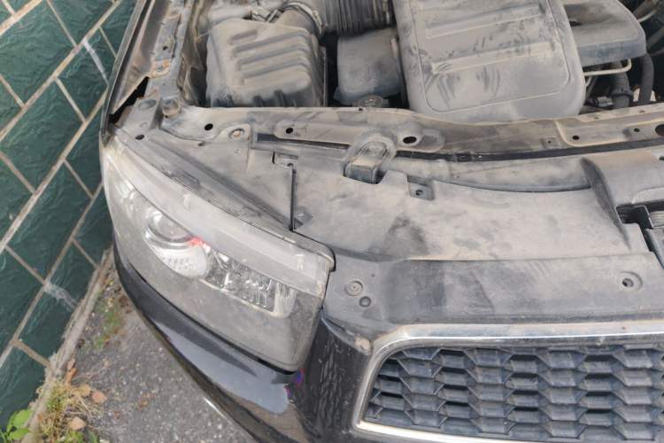 Used Chevrolet Captiva 2011 2.4 AT 7-Seater Luxury Edition Engine Bay Right