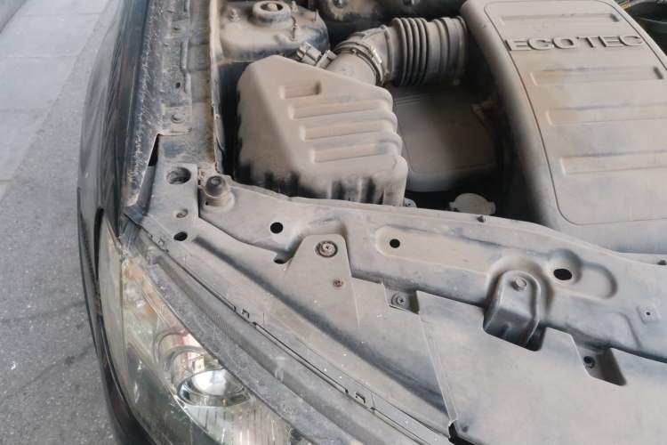 Used Chevrolet Captiva 2011 2.4 AT 5-Seater Comfort Edition Engine Bay Right