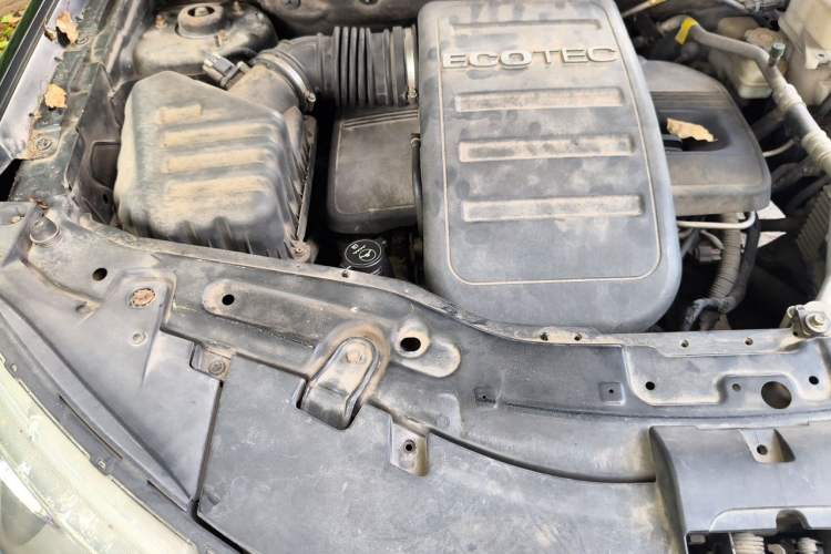 Used Chevrolet Captiva 2011 2.4 AT 7-Seater Luxury Edition Engine Bay Right