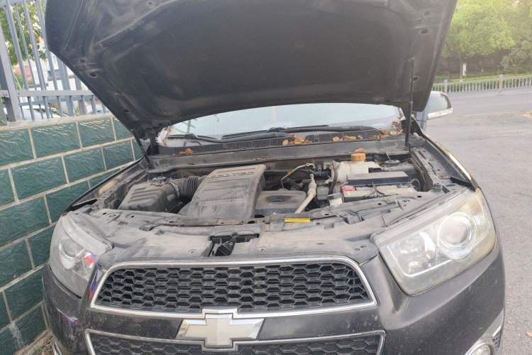 Used Chevrolet Captiva 2011 2.4 AT 7-Seater Luxury Edition Engine Bay