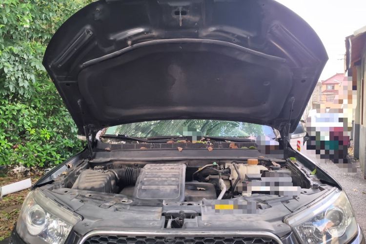 Used Chevrolet Captiva 2011 2.4 AT 7-Seater Luxury Edition Engine Bay