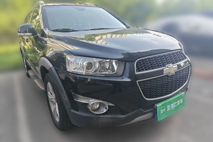 Used Chevrolet Captiva 2011 2.4 AT 7-Seater Luxury Edition Front Right 45 Deg