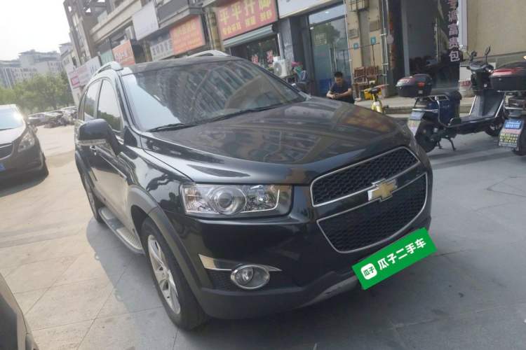 Used Chevrolet Captiva 2011 2.4 AT 7-Seater Luxury Edition Front Right 45 Deg