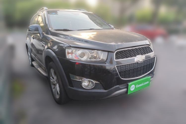 Used Chevrolet Captiva 2011 2.4 AT 7-Seater Luxury Edition Front Right 45 Deg