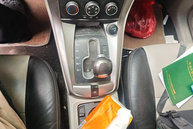 Used Chevrolet Captiva 2011 2.4 AT 5-Seater Comfort Edition Gear Lever