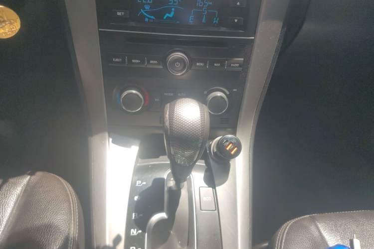 Used Chevrolet Captiva 2011 2.4 AT 7-Seater Luxury Edition Gear Lever