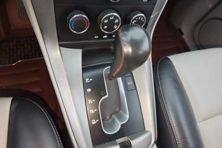 Used Chevrolet Captiva 2011 2.4 AT 5-Seater Comfort Edition Gear Lever