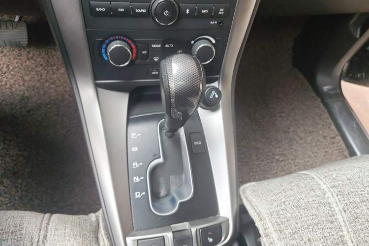 Used Chevrolet Captiva 2011 2.4 AT 7-Seater Luxury Edition Gear Lever