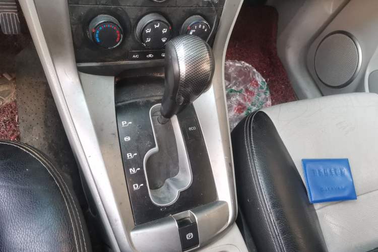 Used Chevrolet Captiva 2011 2.4 AT 5-Seater Comfort Edition Gear Lever