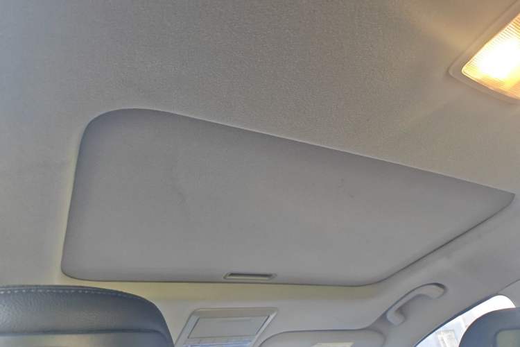 Used Chevrolet Captiva 2011 2.4 AT 7-Seater Luxury Edition Headliner